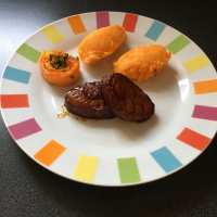 Grillade de porc, purée de carottes et sa rose 