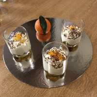 Mousse à l'orange sur lit de pain d'épices miam