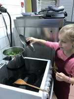 Pendant la cuisson de la soupe..