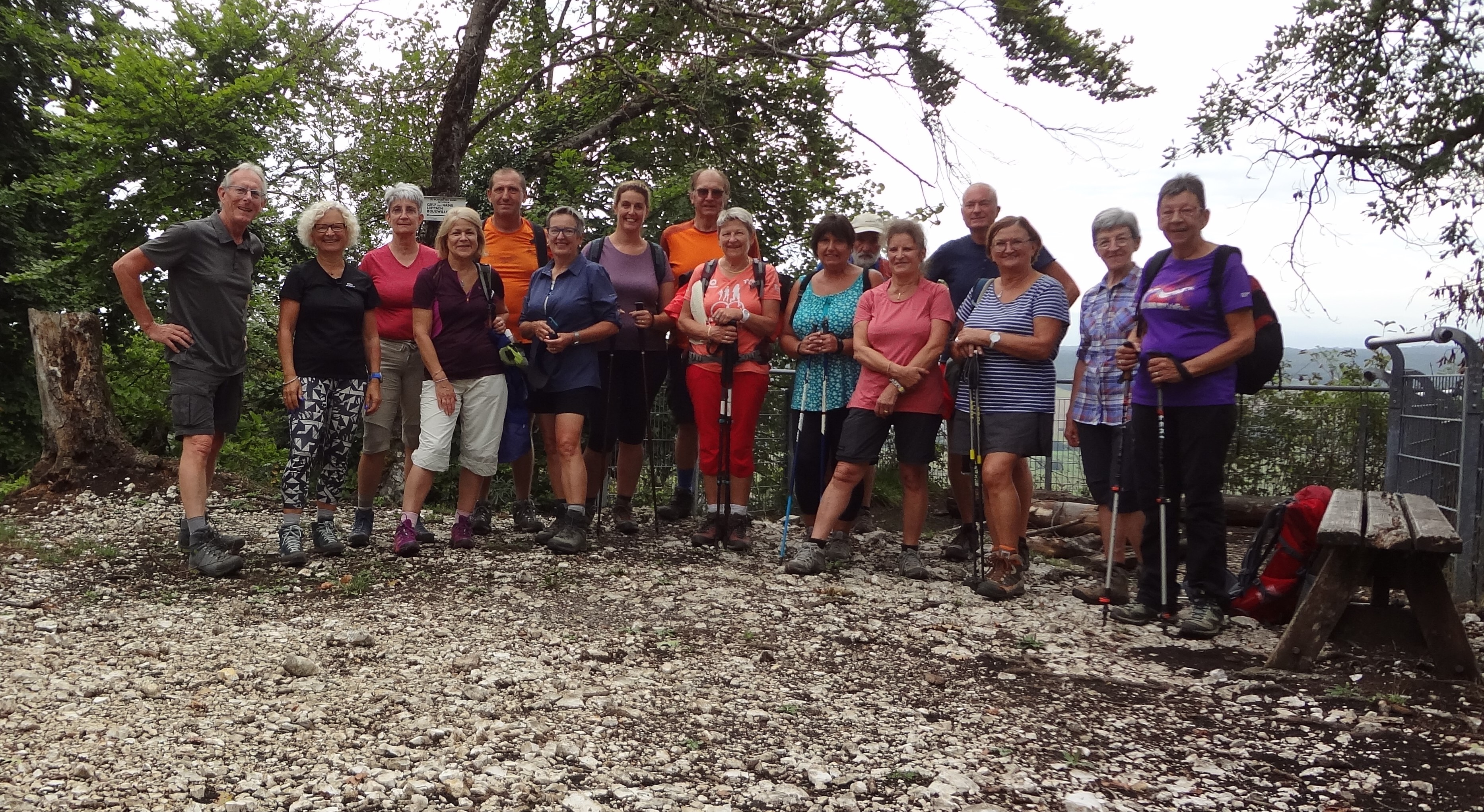 groupe sur le Plateau des Nains.jpg